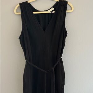 Elegant Black Sleeveless Jumper